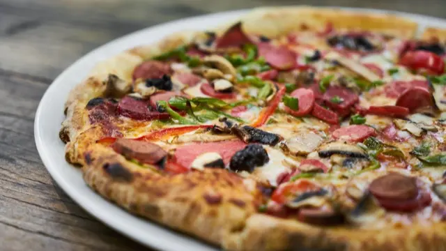 맛있게 구워진 피자