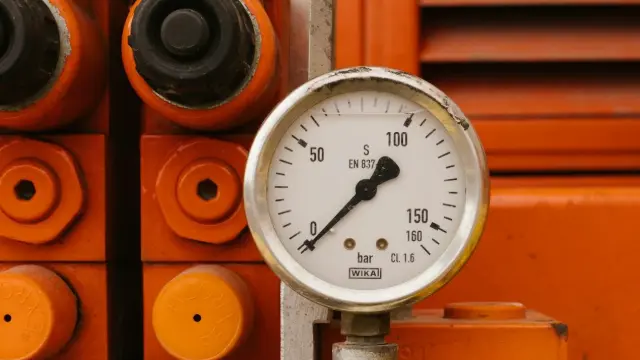 Gas gauge showing pressure readings